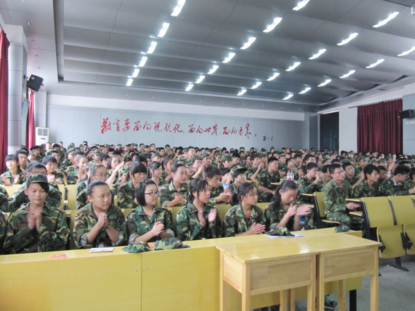 应急救护培训进校园，高一新生入学又一课（组图）(图4)