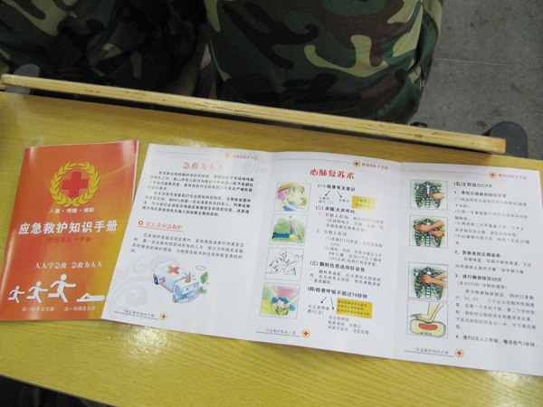 应急救护培训进校园，高一新生入学又一课（组图）(图5)