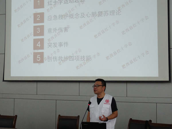 肥西中学开展2015级新生应急救护知识讲座(图1)