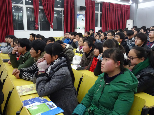 空军工程大学优秀学子荣回母校作励志报告(图3)