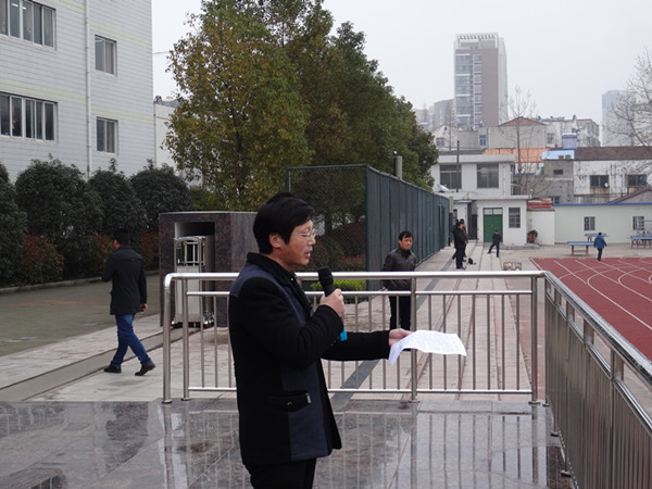 肥西中学举行“学雷锋”主题国旗下讲话(图3)