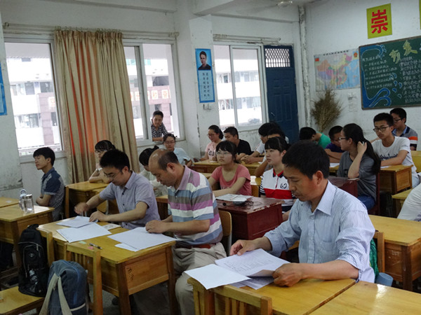 肥西中学开展高一年级研究性学习成果展示(图2)