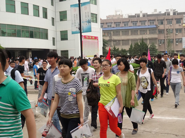 2015高考肥西中学考点有序开考(图4)