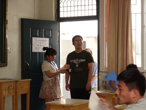 2015高考肥西中学考点有序开考(图5)
