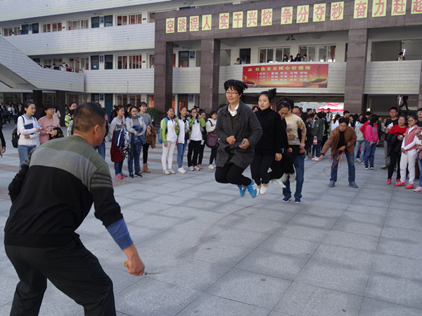 运动会花絮四：跳大绳啊跳大绳(图1)