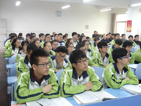 凌士彬高中语文名师工作室开展高三复习课研讨(图2)