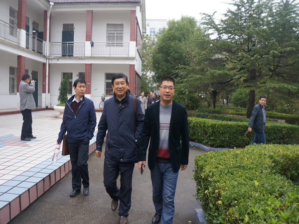 肥西中学高三教师赴明光中学学习交流(图2)