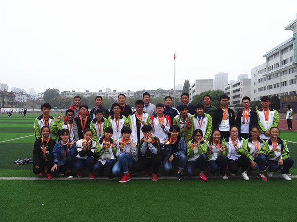 肥西中学获县第七届中小学田径运动会高中组团体总分第一名(图1)