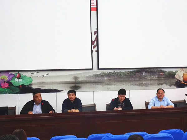 肥西中学召开“讲看齐崇师道做‘四有’好老师”动员会(图1)