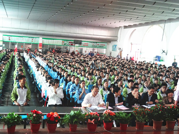肥西中学举行2017年高一合唱比赛(图2)