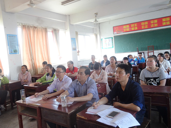 肥西中学举行2016级高一研究性学习成果展示(图3)