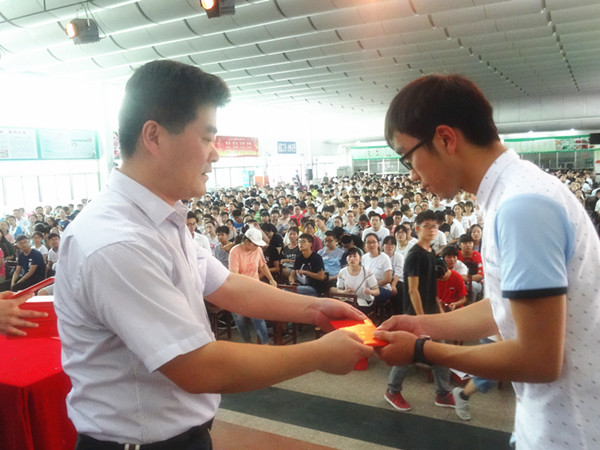 肥西中学举行2017届高三毕业典礼(图1)