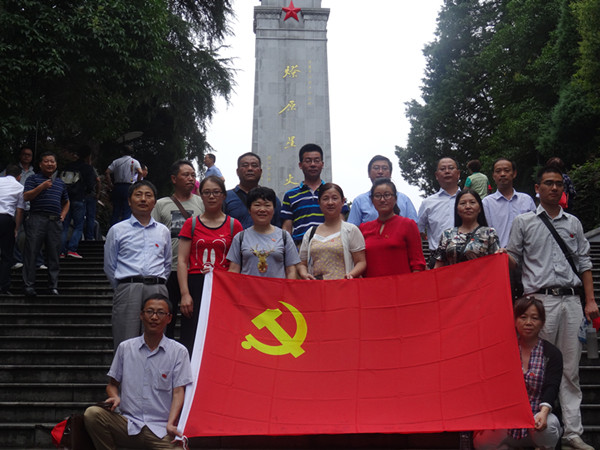 肥西中学党总支组织党员赴金寨接受革命传统教育(图1)