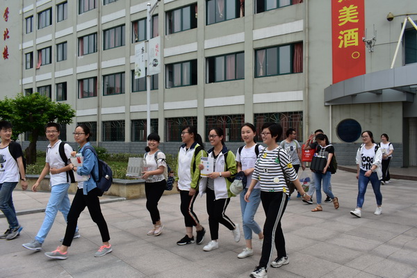 肥西中学高三学生感恩师友文明离校(图7)