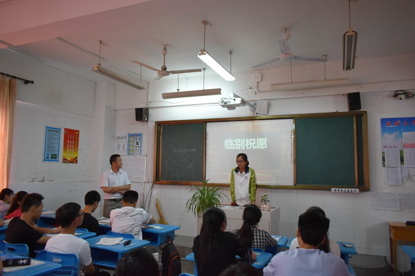 肥西中学高三学生感恩师友文明离校(图1)