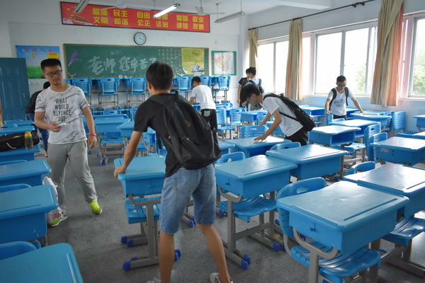 肥西中学高三学生感恩师友文明离校(图4)