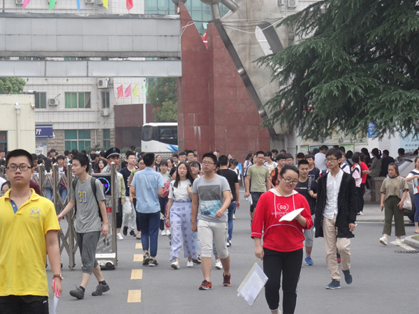 肥西中学考点快讯二：那些热爱学习的侠们(图1)