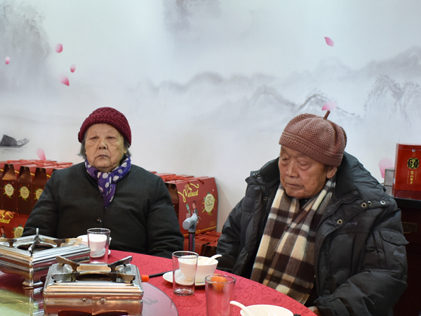 齐聚一堂 茶话言欢——肥西中学召开离退休教师迎春茶话会(图3)