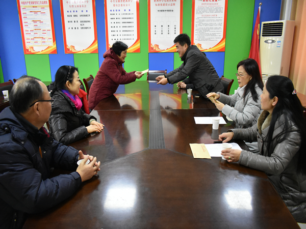 真情慰问暖人心——肥西中学党委、工会开展春节前走访慰问活动(图2)