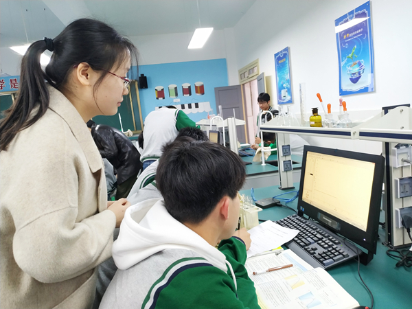 肥西县数字化实验室教学观摩活动在肥西中学举行(图2)