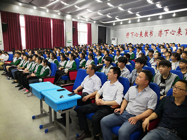 “青春志 中国梦”——习近平新时代中国特色社会主义思想进课堂(图3)