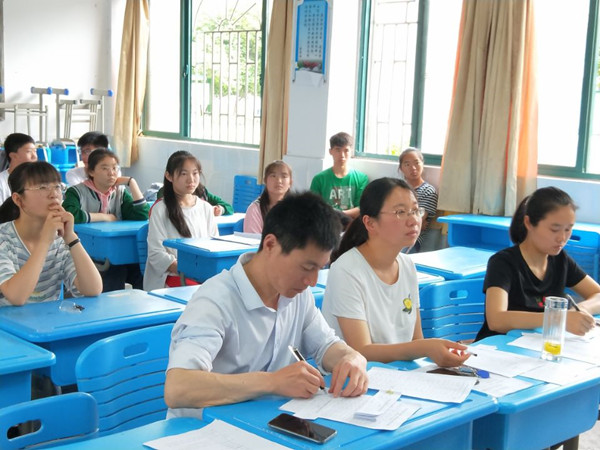 肥西中学高一研究性学习成果评价圆满结束(图3)