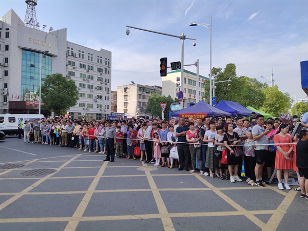 青春向阳，一路前行——2019年高考肥西中学考点完美收官(图2)