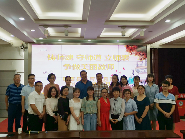 争做美丽好老师——肥西中学郑敏老师参加县师德演讲比赛(图3)