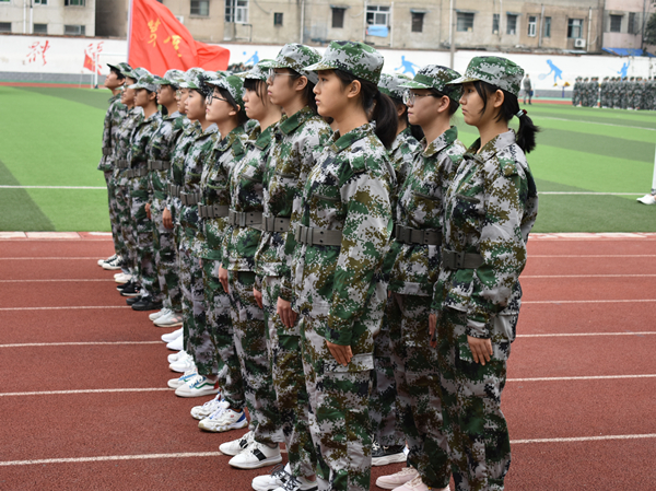 迎接挑战 致敬青春——肥西中学高一军训开始(图5)