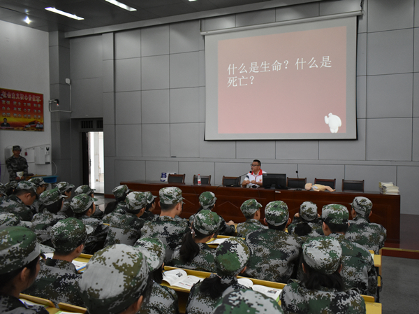 应急救护技能培训走进校园——肥西县红十字会到肥西中学作应急救护知识培训(图1)