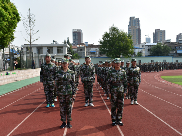 热血铸军魂，雄鹰欲高飞——肥西中学高一军训结营(图2)