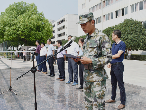 热血铸军魂，雄鹰欲高飞——肥西中学高一军训结营(图7)