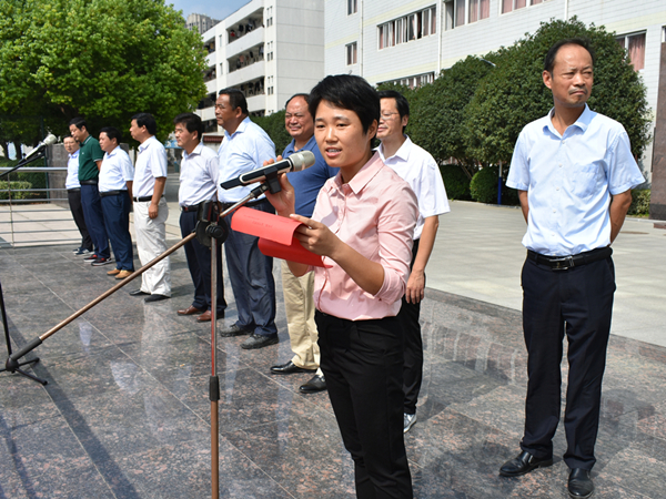 与人生签约 为国旗添彩——肥西中学举行升旗仪式暨秋季开学典礼(图4)