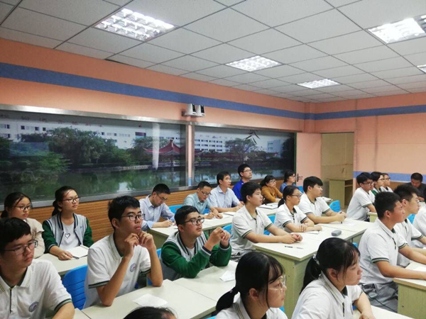 岁岁重阳，今又重阳——马蔚霖名班主任工作室举行重阳节主题班会研讨(图2)
