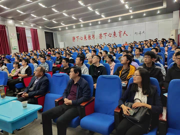 激活科学思维，点亮发明之光——《如何开展青少年科技创新》讲座在肥西中学举行(图3)
