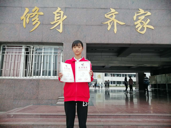 跨跃非凡——肥西中学女子跳高冠军刘雨萌(图2)
