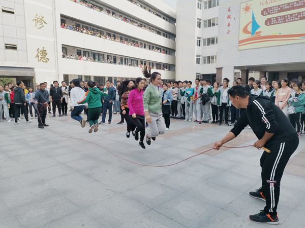 运动促健康 竞争添乐趣——肥西中学举行教职工趣味运动会(图4)