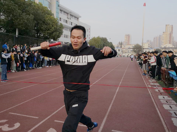 运动促健康 竞争添乐趣——肥西中学举行教职工趣味运动会(图5)