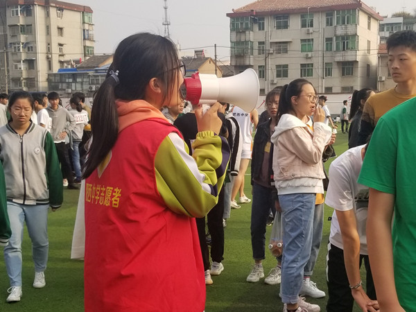 运动会志愿者篇｜穿越田径赛场上的最美身影(图4)