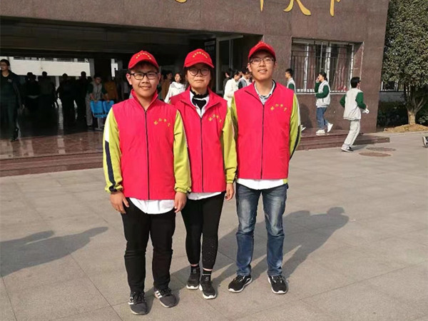 运动会志愿者篇｜穿越田径赛场上的最美身影(图1)