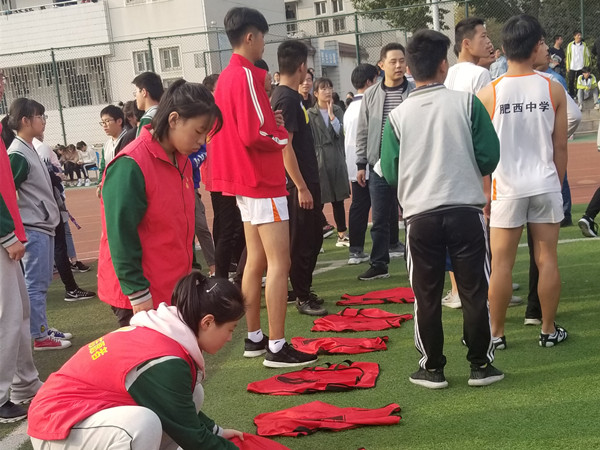 运动会志愿者篇｜穿越田径赛场上的最美身影(图2)