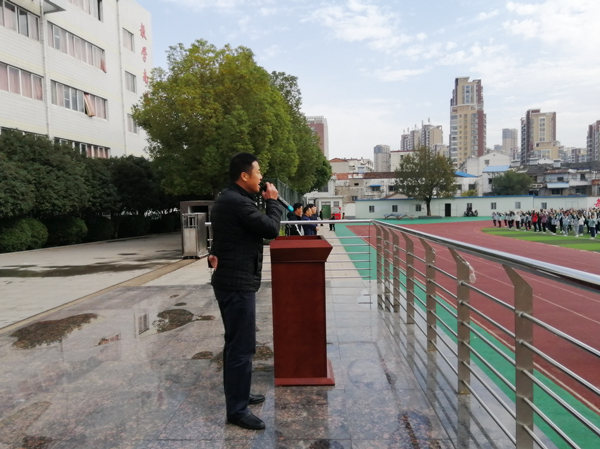 向不畏艰难、勇于坚持的进取者致敬——肥西中学11月18日国旗下讲话(图3)
