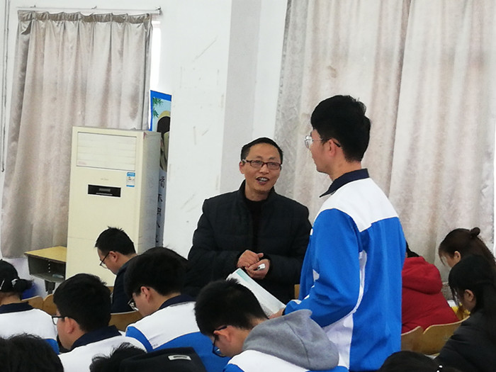 马蔚霖名班主任工作室送培送教到宏图中学(图4)