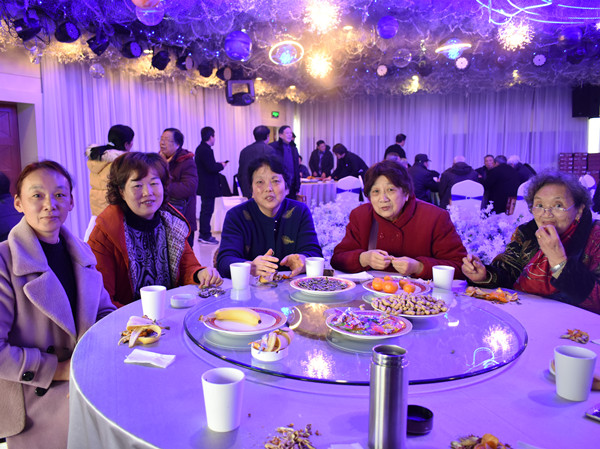 肥西中学举行离退休教职工迎春茶话会(图3)