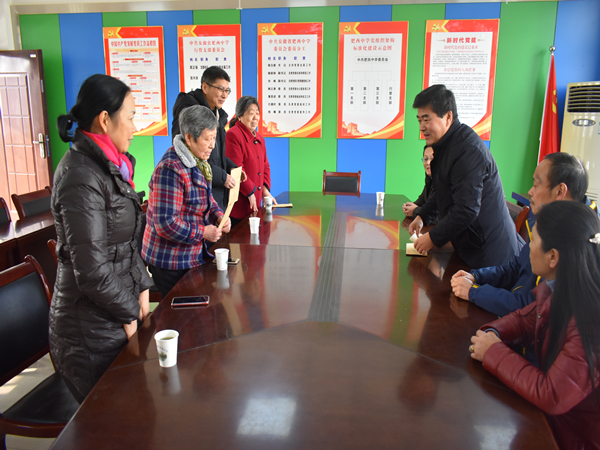 冬日暖阳送温情——肥西中学党委、工会开展春节前走访慰问活动(图4)