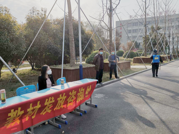 您的孩子领到新课本了吗？——肥西中学发放2020年春季教材(图8)