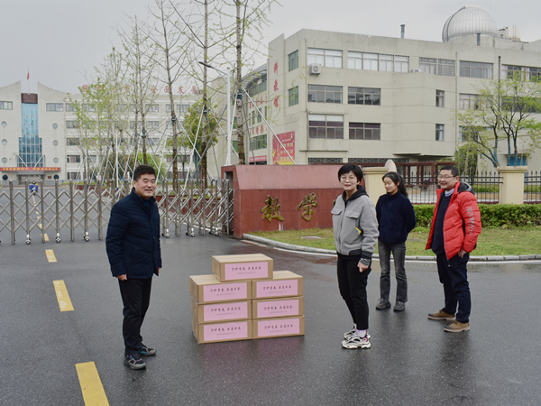 暖心！团县委向肥西中学捐赠7000只口罩(图1)