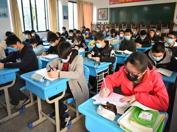 校园春光美 喜迎学子归——肥西中学高三年级复课(图6)