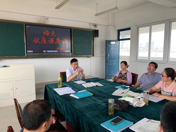 名师搭台凝心力，青年赛课展风采——凌士彬高中语文名师工作室为参赛教师精心磨课(图4)