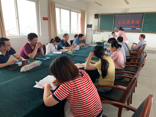 名师搭台凝心力，青年赛课展风采——凌士彬高中语文名师工作室为参赛教师精心磨课(图5)